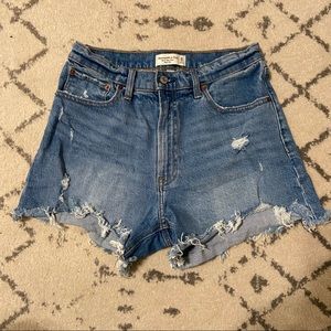 Abercrombie Curve Love 4” Mom Shorts High Rise - Size 30 (only worn once!)